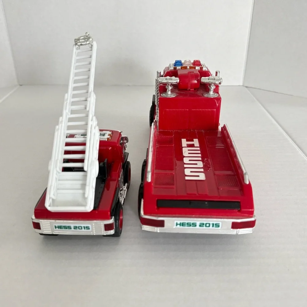 Hess Ambulance and Rescue Truck 2020/Hess Fire Truck and Ladder Rescue Set 2015 - Picture 11 of 17